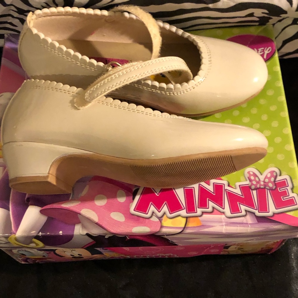 Shoes - Picture 4 of 6